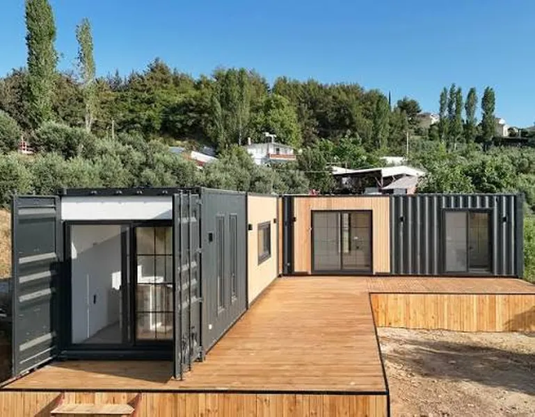 Avlulu modern konteyner yapı uygulaması