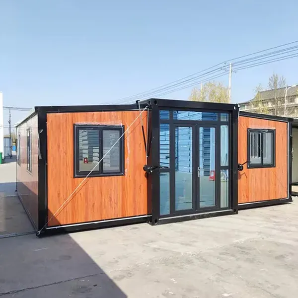 İki katlı turuncu çerçeveli modüler konteyner yapı